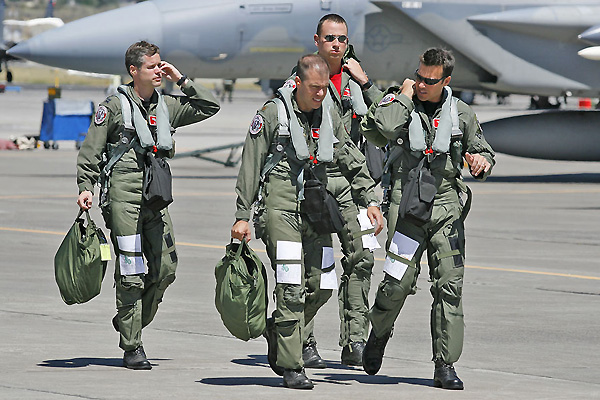 How are the uniforms of an air force pilot different from an air